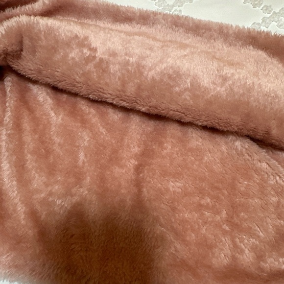 UGG Australia Pink Cable Knit Scarf with Pink fuzzy Trim - Picture 5 of 5